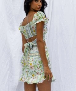 Selfie Leslie Azure Sky Tied Back Crop Top Printed Green