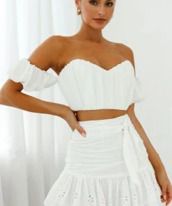 Selfie Leslie Bisous Sweetheart Neckline Ruched Off-Shoulder Crop Top White New In