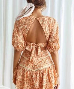 Selfie Leslie Belong Together Puff Sleeve Open Back Crop Top Floral Print Sun New In