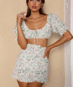 Selfie Leslie April Flowers Puff Sleeve Top Floral Green New In