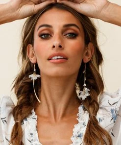 Selfie Leslie Clearance Willah Cascading Flower Bead Earrings White