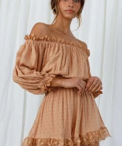 Selfie Leslie Clearance New In Romilly Scalloped Lace Trim Off-Shoulder Top Tan