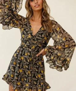 Selfie Leslie Sales Shop 59 Selfie Leslie Perri Bell Sleeve Twist Knot Bust Dress Paisley Print Black